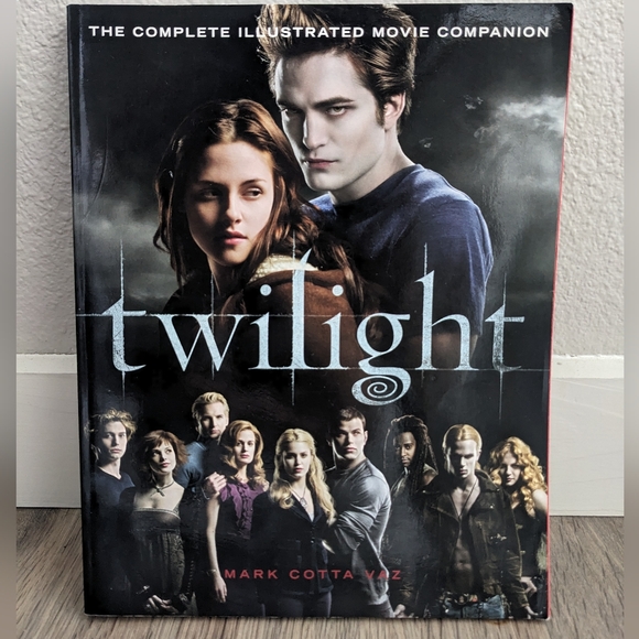 Twilight Other - Price⬇️Twilight The Complete Illustrated Movie Companion